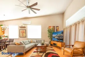 Spacious 3 bedroom 2 bath Seattle Home - Image 1