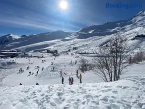 Marmotte Gîte 2à4 personnes avec cheminée à 10mn des pistes - Image 2