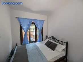 Elite Cottages - Image 1