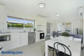 Bright 2BR North Ryde Near Metro & Macquarie - Image 4