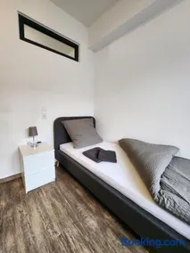 BIELEFELD CITY APARTMENTS - komfortable Einzelzimmer und Doppelzimmer - moderne Badezimmer, schnelles WLAN, Self-Check-In - Image 4