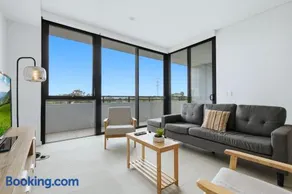Modern Urban Home in Melrose Park Eat-Sleep-Roam - Image 1