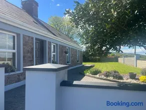 Charming 3 bedroom cottage with a large enclosed garden - Image 2