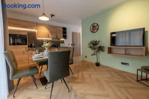 Bergtraum Appartements - Alpine 2 by AA Holiday Homes - Image 2