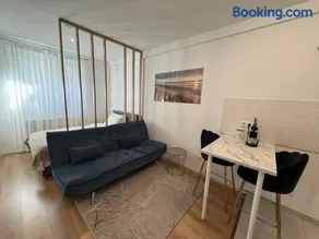 Modern City Apartment, Just 5 Minutes to Downtown - Image 3