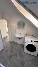 Stadtnahe Dachgeschosswohnung - Image 3