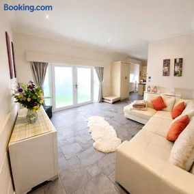 The Belford Suite Private Apartment - Couples Retreat For Two - Image 2