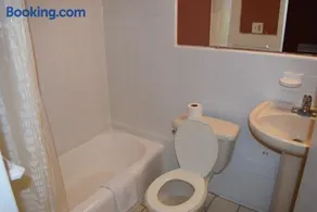 Friendship Motor Inn Carneys Point - Pennsville - Image 5