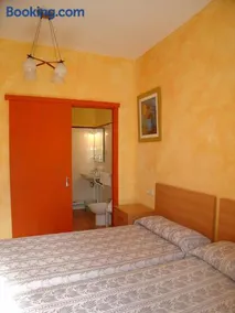 Hostal Adarnius - Image 3