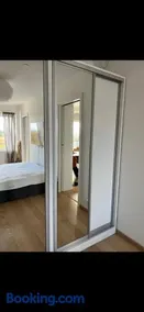 Airport 10mins apartment with free parking - Image 5