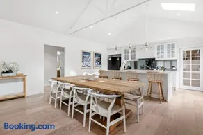 The White House - Pet Friendly with Heated Swimming Pool - Image 3