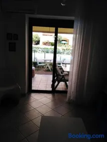 Luxury Apartment with Pool View - Image 2