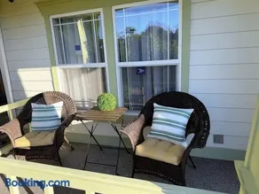 Puyallup Getaway 4BR, Games & Parking for 10 Cars - Image 2