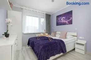 Spacious Apartment with Air Conditioning, Desk and Balcony by Noclegi Renters - Image 1