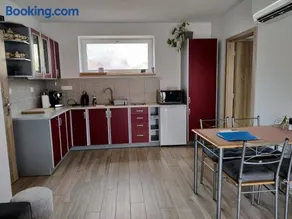 Apartman pod lipou - samostatny objekt - carport - Image 3