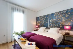 Apartamentos RG Plaza de España - Image 1
