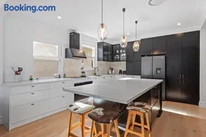 Luxury Manly Penthouse - Water Views - Image 1