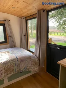 Cosy Shepherd's Hut near Shrewsbury - Image 4