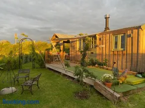 Willowbank shepherds hut - Image 1