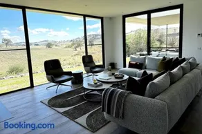 The Horned Cow - award winning luxe semi-rural house 10mins from Orange - Image 4