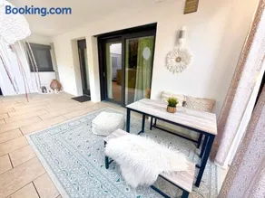 Scandi Apartment with Terrace and Parking - Image 1