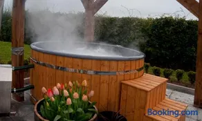 Knockalla luxury property with hot tub suitable for families - Image 5