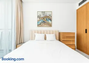 15 min from Dubai Marina & JBR beach Studio apartment AZURE BINGHATTI JVC - Image 3