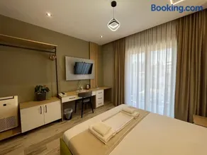 Mont Blanc Hotel - Image 2