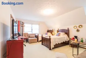 Luba's Peaceful Bedroom - Image 1