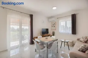 Villa Marinerro completely energy self-sustainable surrounded by olive groves and an orchard - Image 2