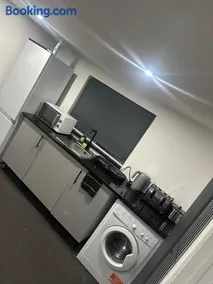 Modern Studio Flat In A Guest House In Basildon - Image 4