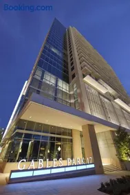 Skyview Downtown All Glass 1 Bedroom Cozy Apartment - Image 4