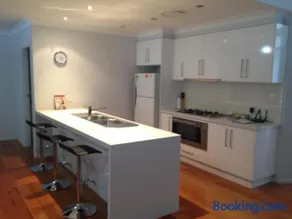 Griffith Prestige Apartments - Image 3