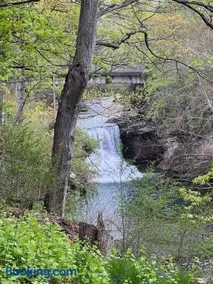 Cozy Waterfall Oasis - Close to Catskills - Image 2