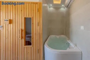 unique villa with heated pool and Spa - Image 5