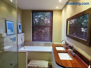 Table Mountain Villa - Image 5