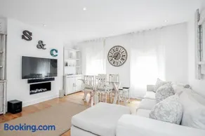 The white home near Kensington high st - Image 1