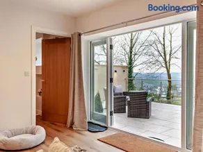 1 Bed in Wotton-under-edge oc-91936 - Image 3