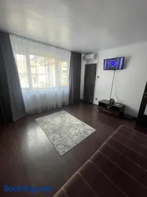 Apartament Sory ,la 200 de metri de hoteluri,ștrand ,terase,are toate utilitățile inclusiv internet wireless,cablu tv, priveliște spre munte și hoteluri - Image 3