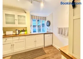 Sheplegh Court Charming Cottage and Pools within Stunning Grounds - Image 3