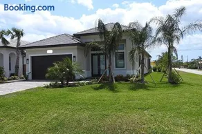Bella Casa at the Beach 4 bd Rms 2 En-Suites - Image 1