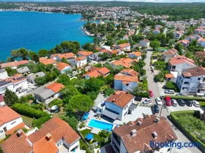 VILLA NINA MALINSKA 150m FROM THE BEACH, SWIMMING POOL - Image 1