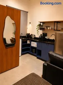 Studio Echo Living 05 Novo Completo com Ar Quente e Frio, Cozinha Completa, Wifi, Vaga para Veículo, Rápido acesso ao centro - Image 4