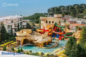 Dreamland Oasis Apartments - Image 2
