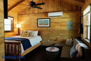 "Stars Hollow" Cozy Mini-Cabin in Muir Valley -RRG - Image 1