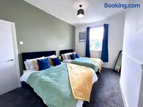 Spacious 3 BDRM close to beach - Image 4
