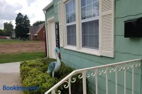 BLUE FLAMINGO'S CHARMING HOME-Heart of Tulsa2- Cherry St-Expo-11th - Image 4