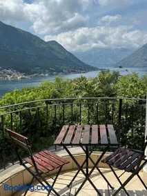 Sea and Mountain View - Cozy Pool Flat - Sleeps 6 - Image 5