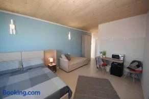Ohana Holiday Rooms - Image 1