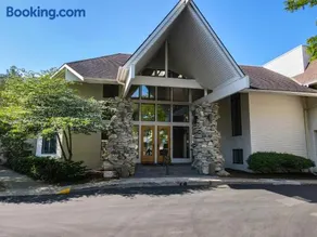 117B Edgewater Inn - Image 3